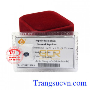 Đá Sapphire là viên đá của kỉ niệm 5 năm và 45 năm ngày cưới.