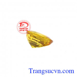 Viên saphir vàng may mắn phù hợp với mệnh Thổ và mệnh Kim.