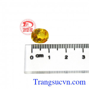 Viên saphir vàng may mắn