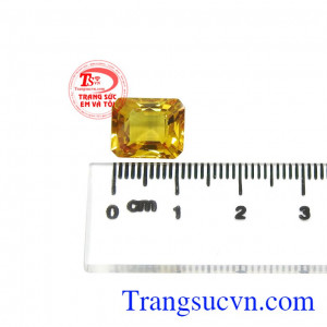Viên saphir vàng tài lộc