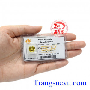 Viên saphir vàng thiên nhiên đẹp là biểu tượng cho sự giàu có và thịnh vượng.
