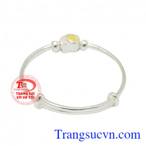 Bạc an toàn cho làn da của bé. Vòng bạc đáng yêu cho bé