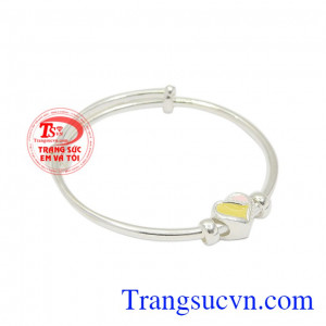 Vòng bạc đáng yêu cho bé được chế tác từ bạc 92.5.