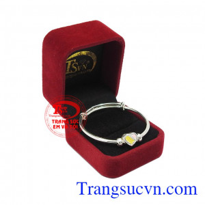 Vòng bạc đáng yêu cho bé nhận giao hàng toàn quốc.