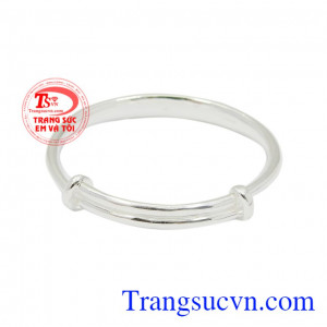 Với làn da còn non nớt của trẻ nhỏ thì bạc chính là loại trang sức được ưu tiên số 1. Vòng bạc đẹp cho bé