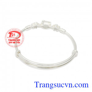 Với những cha mẹ còn đang băn khoăn không biết làm sao để tăng sức đề kháng cho bé thì các sản phẩm từ bạc chính là câu trả lời. Vòng bạc mèo kitty dễ thương