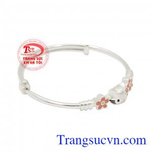 Vòng bạc mèo kitty dễ thương đang là một trong những sản phẩm được các mẹ yêu thích và chọn mua.