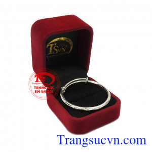 Vòng bạc thích hợp cao cả đeo chân hoặc đeo tay. 