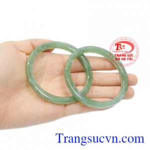 Vòng đôi ngọc cẩm thạch chất lượng.