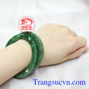 Vòng đôi ngọc jadeite thịnh vượng có giấy kiểm định đá quý.