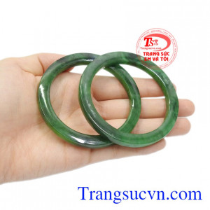 Vòng ngọc mang tới vẻ sang trọng cho các bà, các mẹ.