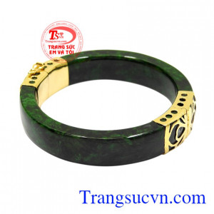 Thời xa xưa, chỉ những nhà giàu có bậc vương tôn, quan lại mới có thể đeo vòng ngọc cẩm thạch.