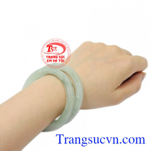 Người ta tin rằng, khi đeo vòng tay đá cẩm thạch không những tốt cho vận khí, sức khỏe mà còn cả tiền tài.