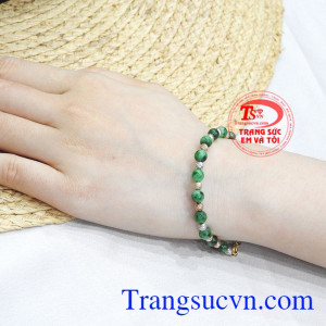 Vòng tay jadeite độc đáo nhận đặt chế tác theo yêu cầu. 