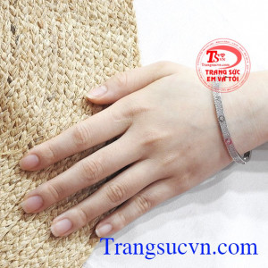 Sản phẩm giao hàng toàn quốc, thanh toán an toàn. Vòng tay nữ đẳng cấp