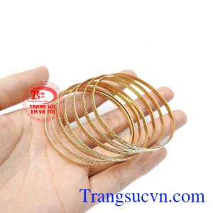 Chính vì thế mà sản phẩm luôn được các chị em yêu thích và lựa chọn. Vòng tuần vàng quý phái