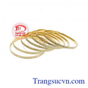 Vòng tuần vàng quý phái được nhập khẩu từ Italy. 