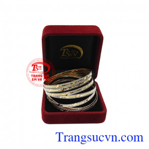 Vòng tuần vàng sang trọng mang lại may mắn và tài lộc cho người dùng.