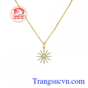 Bộ mặt dây nữ ấn tượng mang đến vẻ đẹp thu hút, tạo điểm nhấn cho phái đẹp.