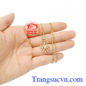 Bộ mặt dây nữ ấn tượng tinh tế.