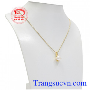 Ngọc trai được hình thành từ chính nội tâm, tình cảm và tài năng của mình.