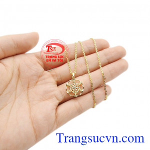 Đây cũng là một trong những sản phẩm đặc biệt trong mùa giáng sinh để bạn có thể dành tặng cho người thân. Bộ trang sức bông tuyết đẹp