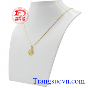 Sản phẩm dễ dàng kết hợp cùng nhiều kiểu trang phục. Bộ trang sức bông tuyết đẹp