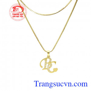 Đây cũng là kiểu mặt dây phù hợp để làm trang sức đôi cùng người ấy. Bộ trang sức chữ BC