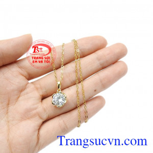 Với phong cách trẻ trung, dễ thương bộ sản phẩm phù hợp làm quà tặng cho phái đẹp trong các dịp đặc biệt. Bộ trang sức nữ vàng đáng yêu