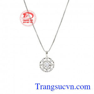 Bộ sản phẩm dễ dàng kết hợp cùng nhiều kiểu trang phục và phụ kiện. 