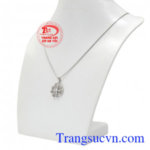 Chế tác từ vàng trắng 10k bền đẹp, sáng bóng. Bộ trang sức vàng trắng thời trang