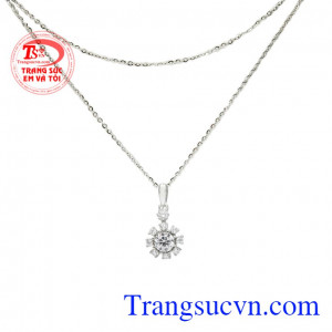 Bộ trang sức vàng trắng tinh tế nhận đặt chế tác theo yêu cầu.
