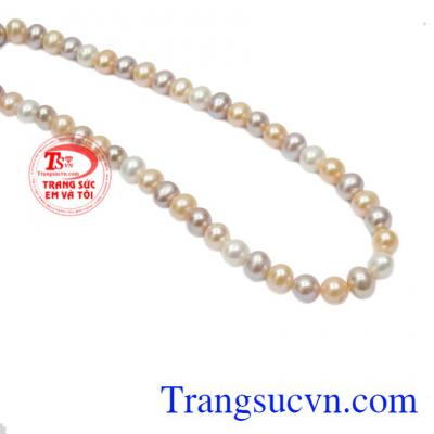 Chuỗi cổ ngọc trai màu sắc tinh tế.