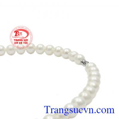 Sản phẩm phù hợp với nhiều kiểu trang phục, còn khi kết hợp cùng áo dài hay đầm dạ tiệc giúp phái đẹp tôn lên vẻ sang trọng.