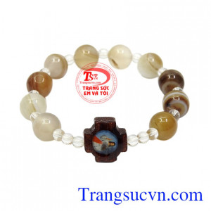 Chuỗi mân côi mã não 10 ly được chế tác chất lượng, tinh tế.