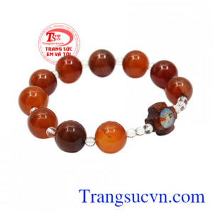 Chuỗi mân côi là vật cần thiết khi cầu nguyện. Sản phẩm mang đến bình an, điềm lành dành cho người đeo.