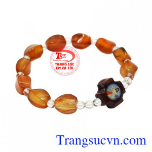 Trong phong thủy, đá mã não có tác dụng giảm căng thẳng, điều hòa cơ thể, loại bỏ tiêu cực.