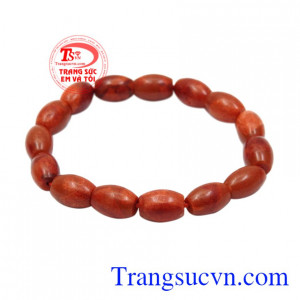 Chuỗi tay san hô chất lượng được chế tác thành các viên lu thống đẹp mắt tạo nên một sản phẩm mới lạ.
