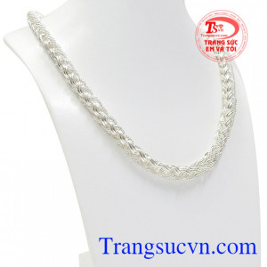 Sản phẩm dễ dàng kết hợp cùng nhiều kiểu trang phục, mang đến vẻ thời thượng cho người đeo.