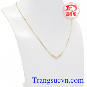 Chiếc dây chuyền là sự lựa chọn lý tưởng dành cho các cô gái yêu thích sự nhẹ nhàng, nữ tính.