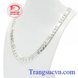 Bởi dây chuyền bạc không chỉ là trang sức mang đến vẻ đẹp mà còn có công dụng kháng khuẩn, cản gió giúp bảo vệ sức khỏe của người dùng.