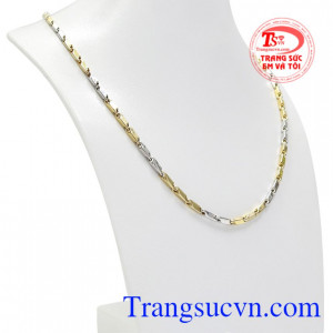 Chiếc dây chuyền này giúp các quý ông trở nên sang trọng và lịch lãm hơn.