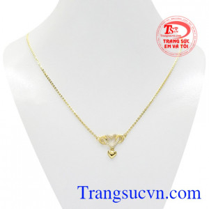 Dây chuyền trái tim đong đầy được chế tác tinh xảo và nghệ thuật.