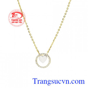 Dây chuyền vàng tây trái tim món quà yêu thương dành tặng một nửa của thế giới.