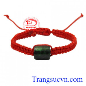 Dây tết cẩm thạch phú quý được chế tác từ ngọc cẩm thạch thiên nhiên chất lượng.