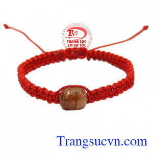 Dây tết thạch anh tóc may mắn được chế tác từ đá thạch anh tóc chất lượng, tinh tế.