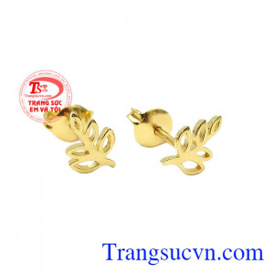 Đôi bông tai chiếc lá hy vọng được chế tác từ vàng tây 10k bền đẹp, sáng bóng.