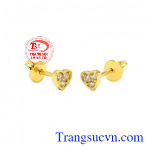 Hoa tai trái tim bé nhỏ kiểu dáng dễ thương và hợp thời trang. 