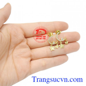 Bởi ngôi sao và ánh trăng luôn xuất hiện cùng với nhau và không bao giờ rời xa.