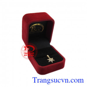 Sản phẩm nhận đặt chế tác theo yêu cầu, giao hàng toàn quốc. Hoa tuyết vàng tinh tế